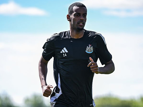 Alan Shearer Sarankan Newcastle Lepas Alexander Isak